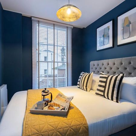 Elliot Oliver - Luxury 2 Bedroom Regency Apartment With Parking & Ev Charger Cheltenham Bagian luar foto