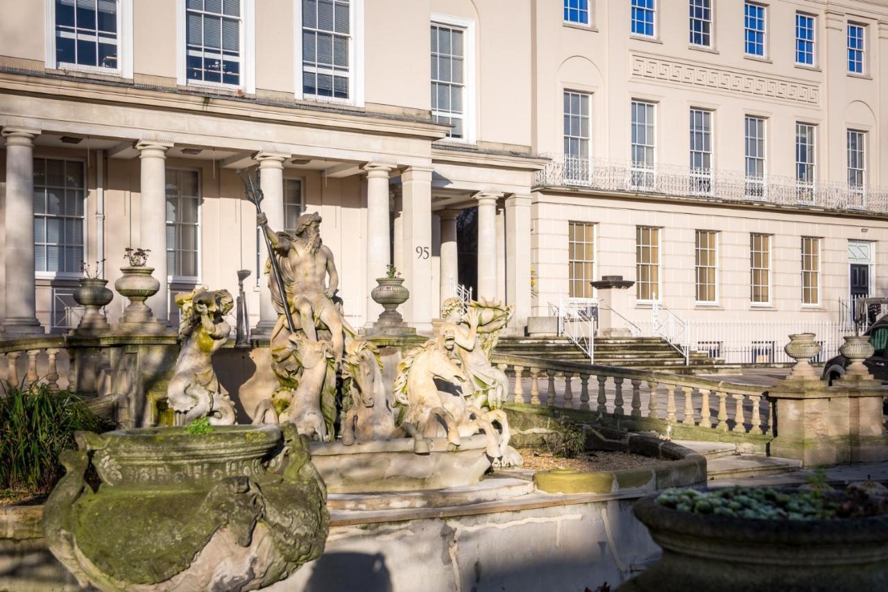 Elliot Oliver - Luxury 2 Bedroom Regency Apartment With Parking & Ev Charger Cheltenham Bagian luar foto