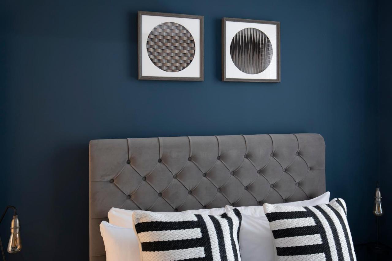 Elliot Oliver - Luxury 2 Bedroom Regency Apartment With Parking & Ev Charger Cheltenham Bagian luar foto