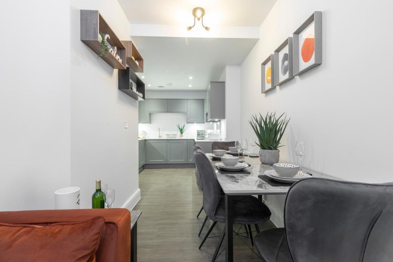 Elliot Oliver - Luxury 2 Bedroom Regency Apartment With Parking & Ev Charger Cheltenham Bagian luar foto