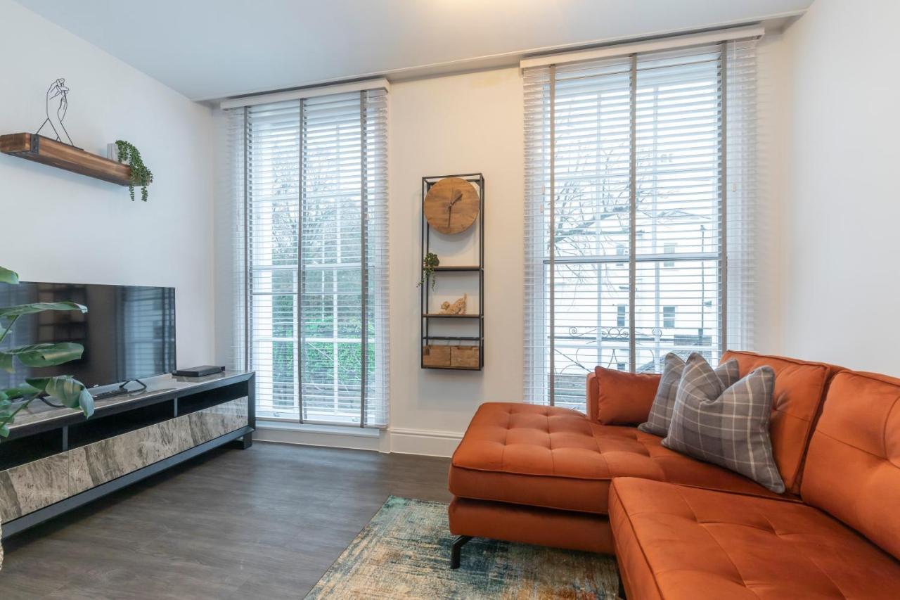 Elliot Oliver - Luxury 2 Bedroom Regency Apartment With Parking & Ev Charger Cheltenham Bagian luar foto