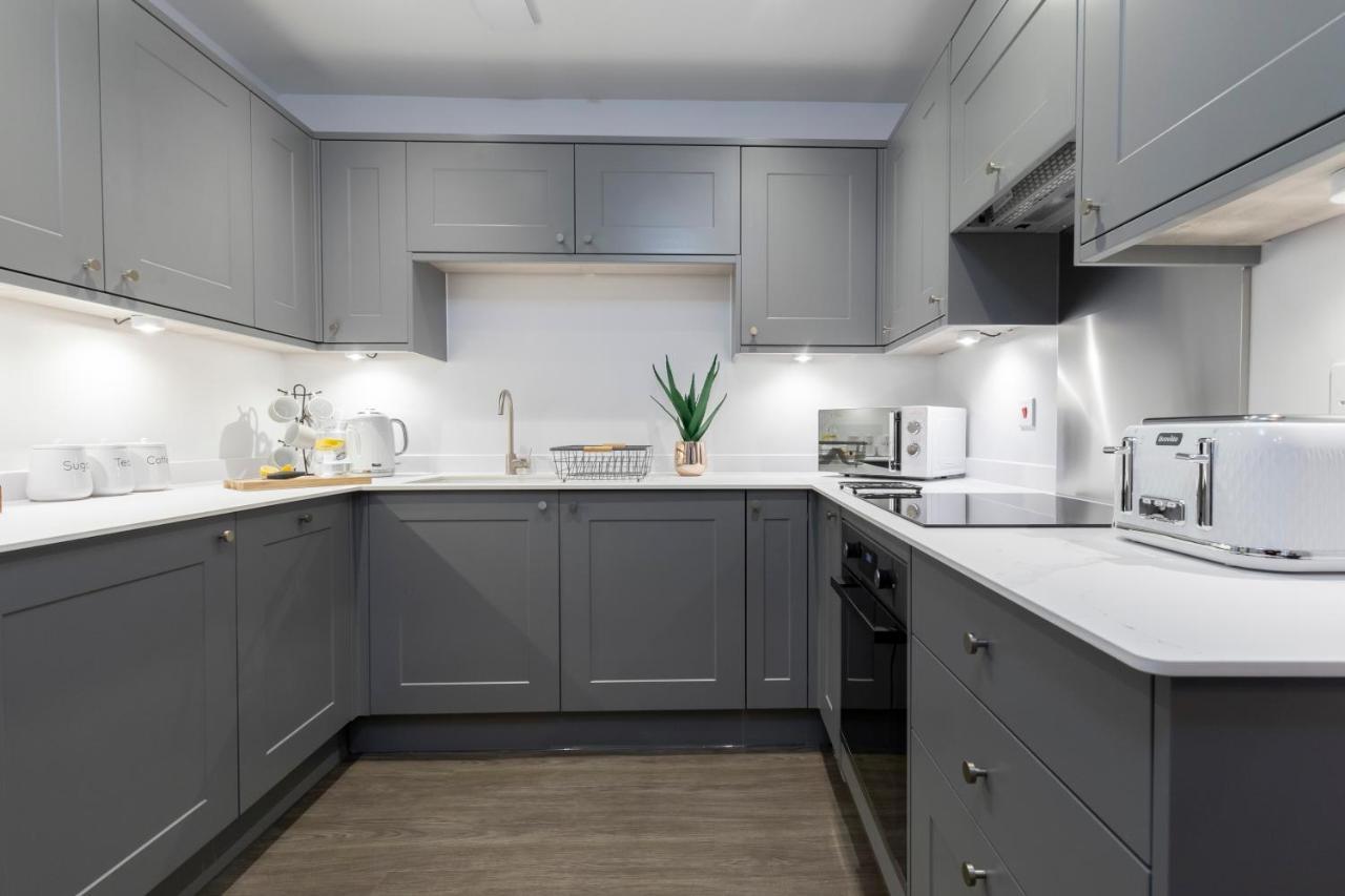 Elliot Oliver - Luxury 2 Bedroom Regency Apartment With Parking & Ev Charger Cheltenham Bagian luar foto
