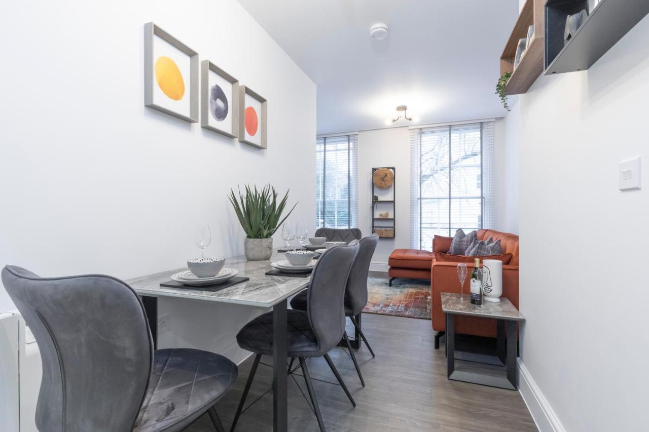 Elliot Oliver - Luxury 2 Bedroom Regency Apartment With Parking & Ev Charger Cheltenham Bagian luar foto
