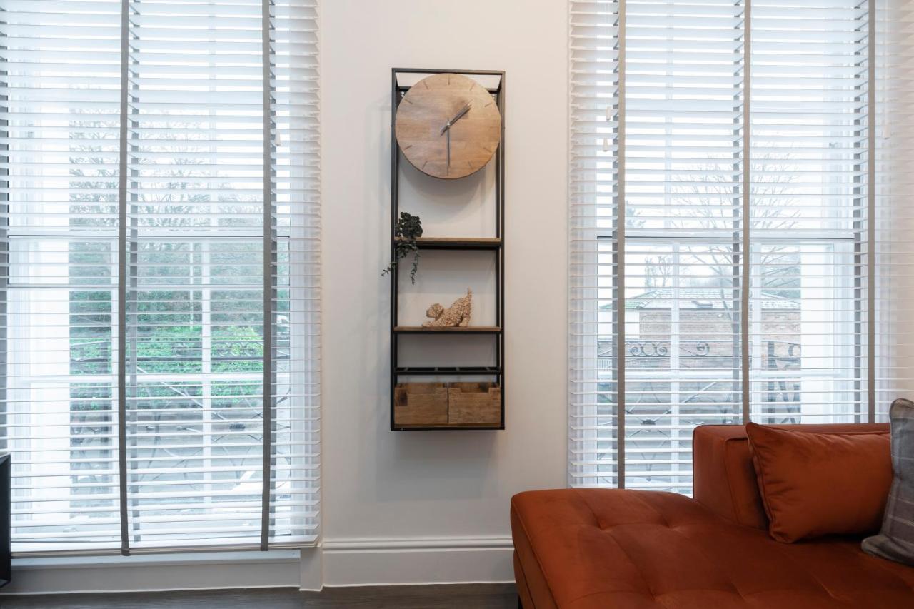 Elliot Oliver - Luxury 2 Bedroom Regency Apartment With Parking & Ev Charger Cheltenham Bagian luar foto